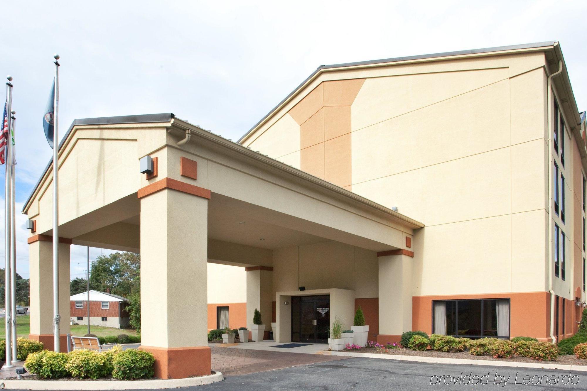 Hampton Inn Covington Va מראה חיצוני תמונה